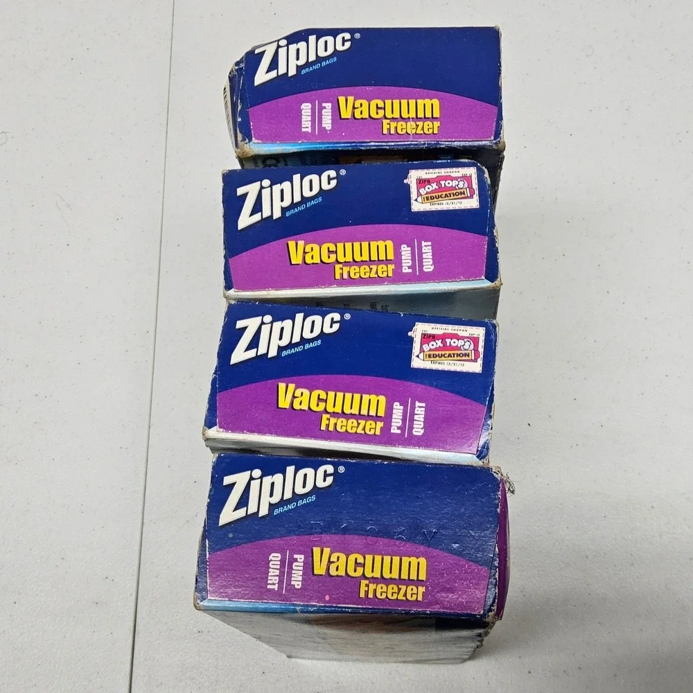 Ziploc Vacuum Starter Kit Manual Pump 4 Boxes‎ Quart Freezer Bags Blue White